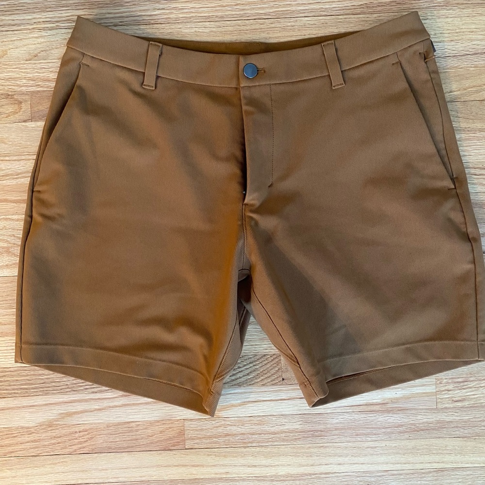 Lululemon Commission Short 7” Size: 33 Cord